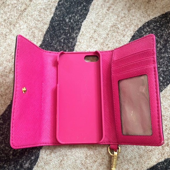 Michael Kors cell phone holder with credit card slots - Picture 4 of 14